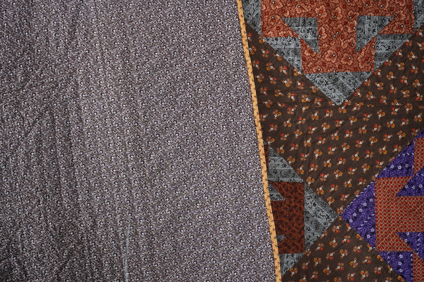 An American Virginian quilt, 1860-1870 (circa American Civil War). Known as a ‘T’ block Virginian style pattern, with a hand pieced and hand quilted front trunk, sold as an unused or washed quilt, designed in brown, red,
